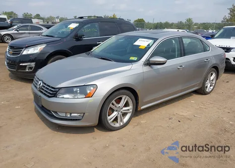 2012 Volkswagen Passat 2.5L Sel Premium z USA, uszkodzony, nr VIN 1VWCP7A39CC006938